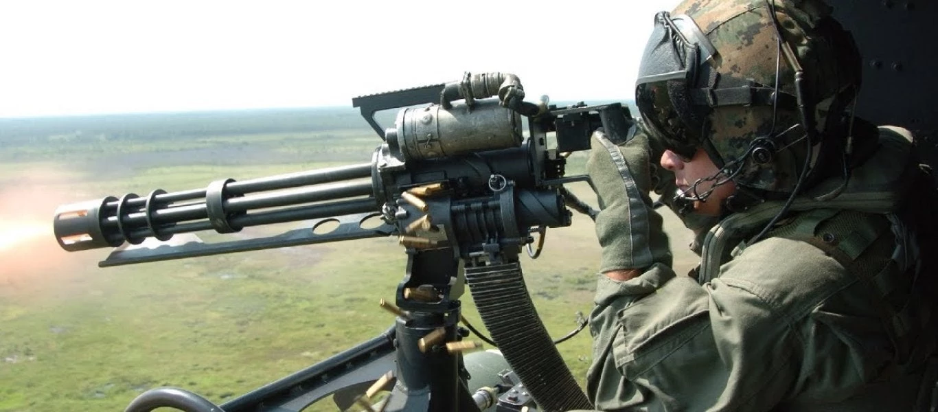 Θάνατος από ψηλά: Βολές με «M134 Gatling Gun» από UH-1 Venom και HH-60 Pave Hawk (Βίντεο)